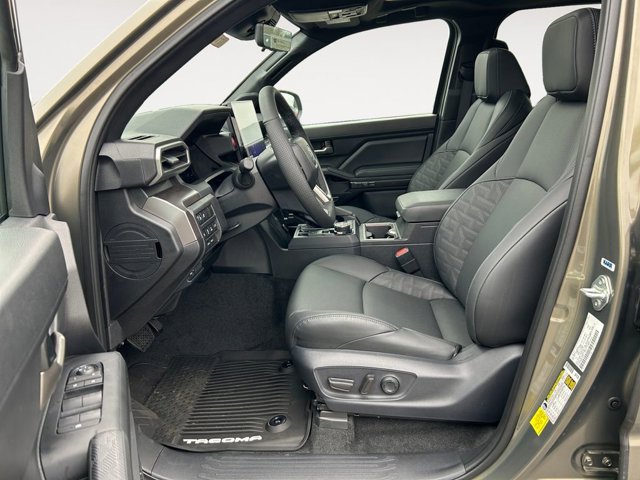 Vehicle image 16 of 38