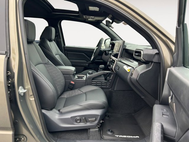 Vehicle image 11 of 38