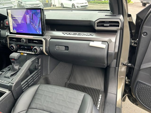 Vehicle image 27 of 38