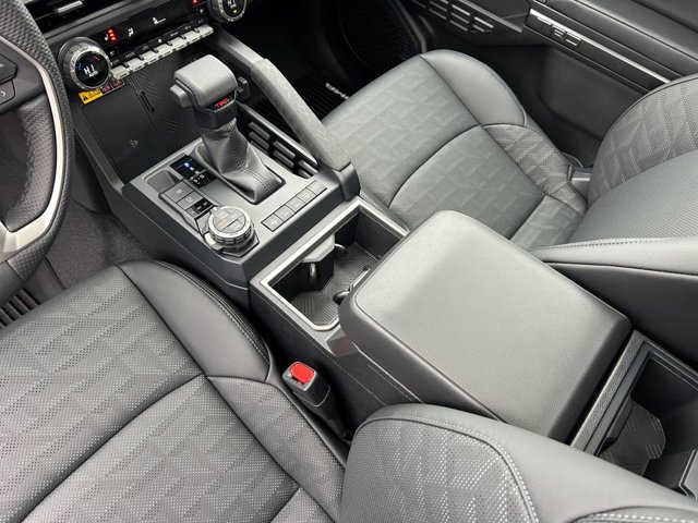 Vehicle image 21 of 38