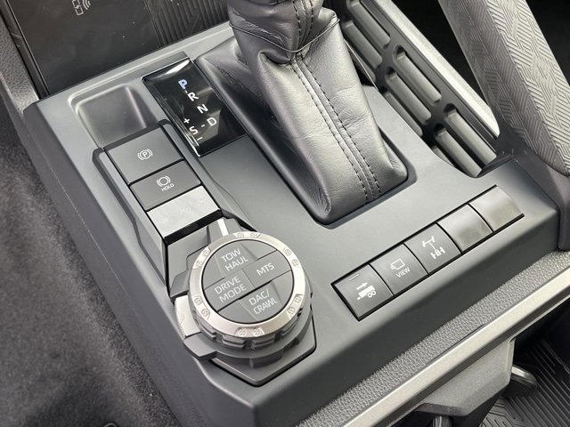Vehicle image 24 of 31