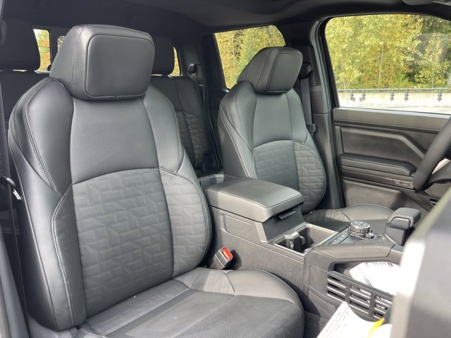 Vehicle image 14 of 31