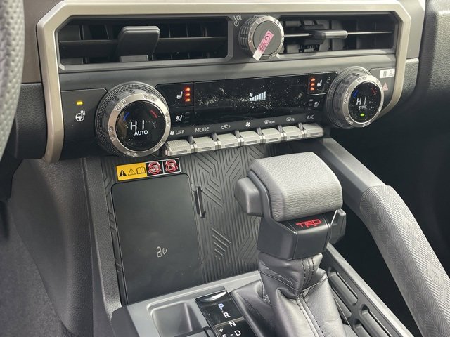 Vehicle image 25 of 31