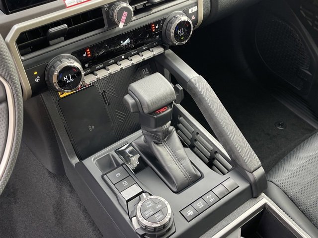 Vehicle image 23 of 31