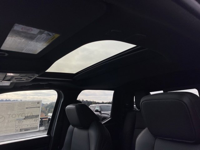 Vehicle image 18 of 31