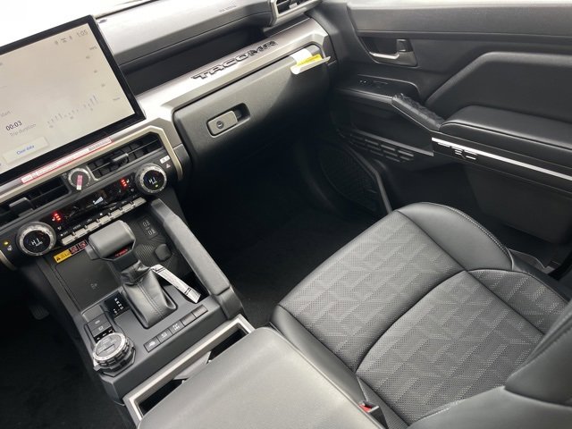 Vehicle image 11 of 31