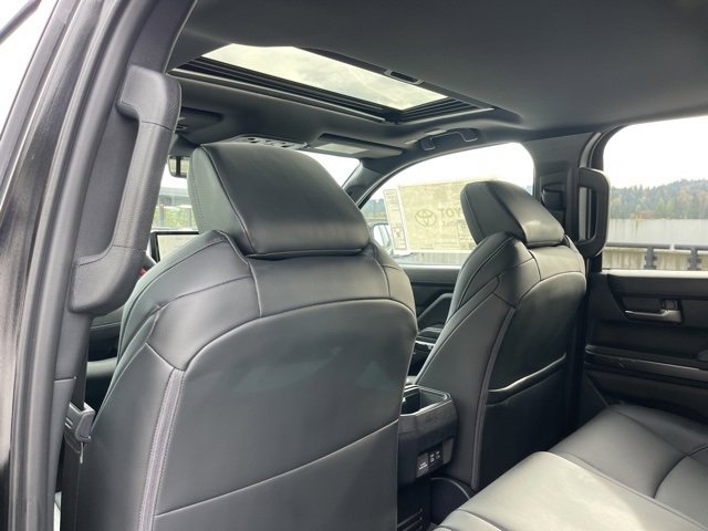 Vehicle image 12 of 31