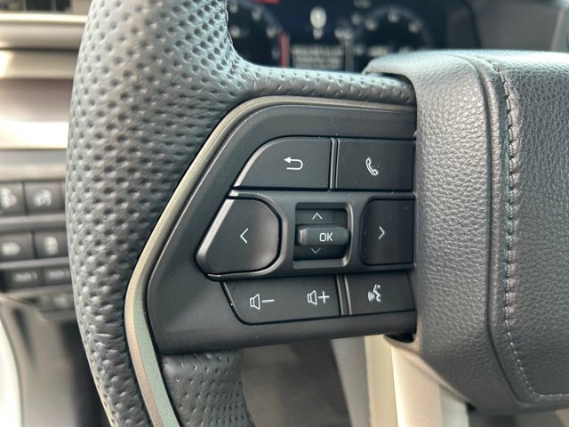 Vehicle image 17 of 37
