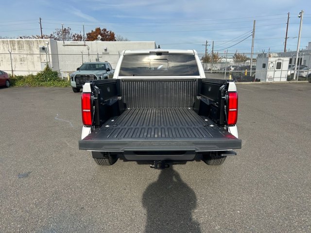 Vehicle image 24 of 37