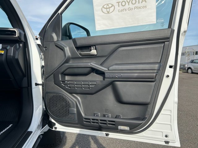 Vehicle image 25 of 37