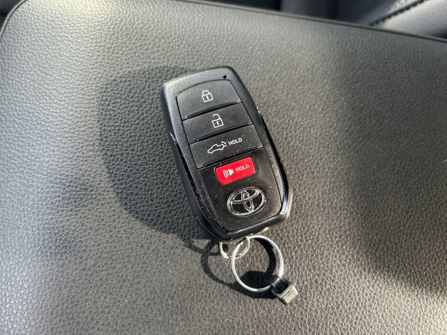 Vehicle image 33 of 37