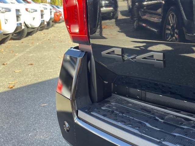 Vehicle image 6 of 32