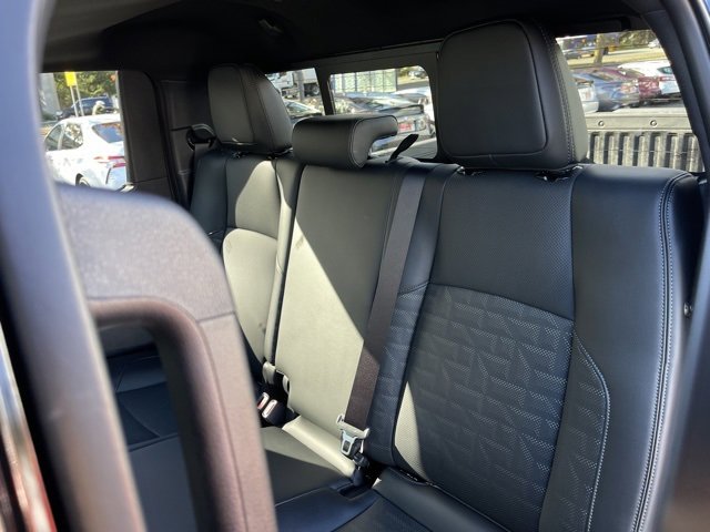 Vehicle image 13 of 32