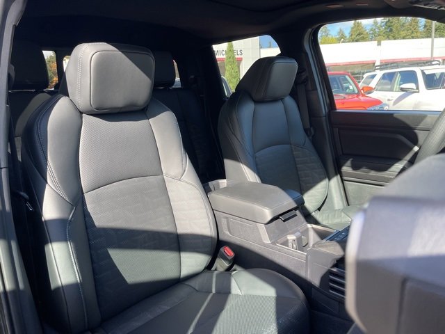 Vehicle image 14 of 32