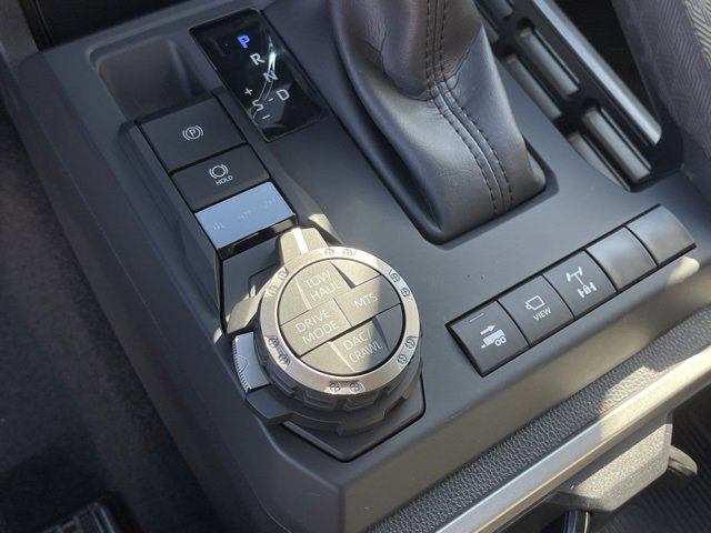 Vehicle image 25 of 32