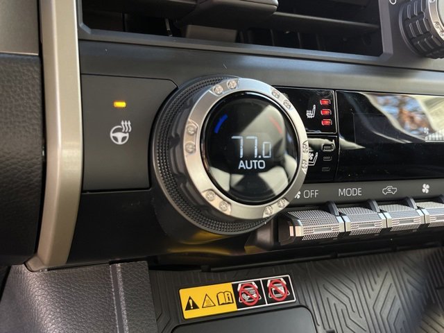 Vehicle image 27 of 32
