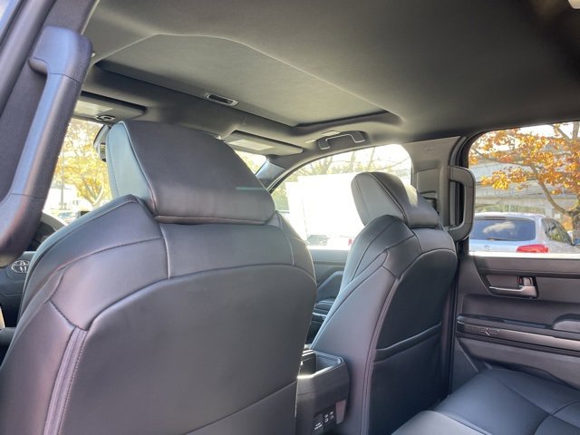 Vehicle image 12 of 32