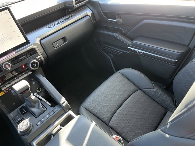 Vehicle image 11 of 32