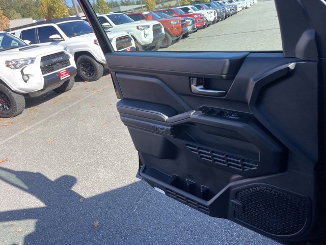 Vehicle image 19 of 32