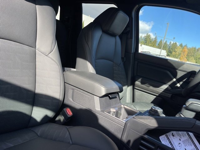 Vehicle image 16 of 32