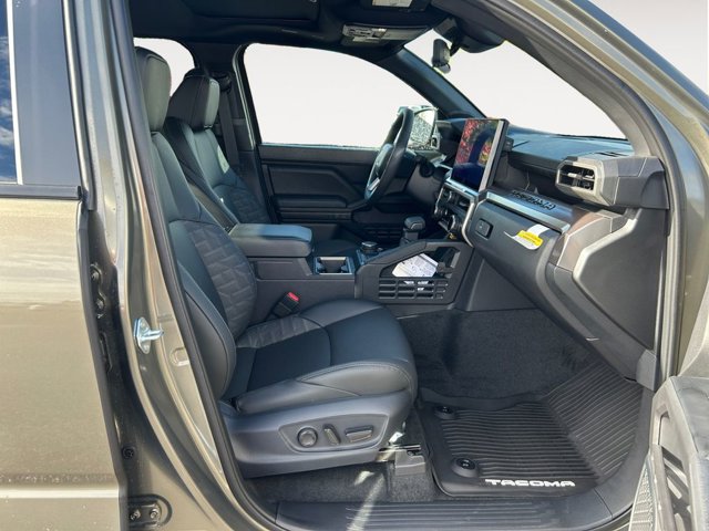 Vehicle image 10 of 37