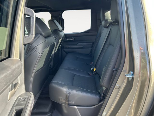 Vehicle image 11 of 37