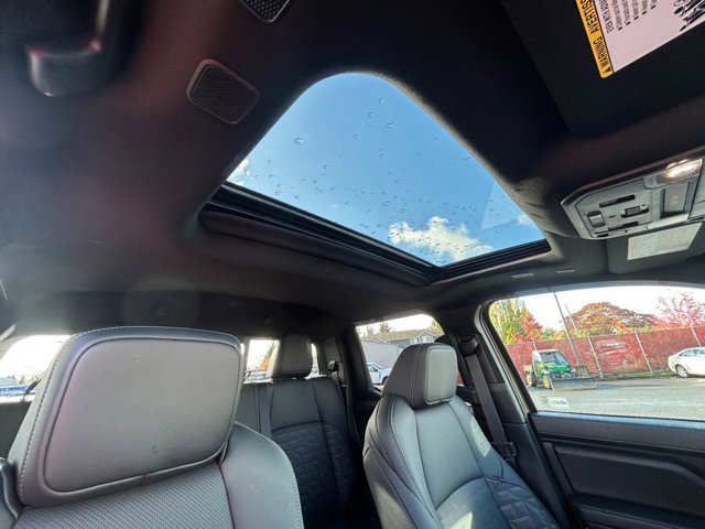 Vehicle image 27 of 37
