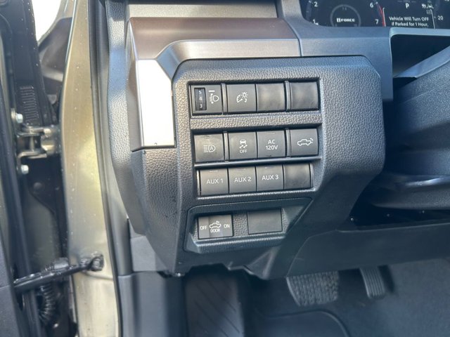 Vehicle image 21 of 37