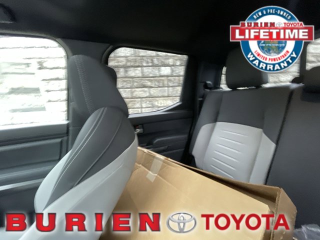 Vehicle image 13 of 34