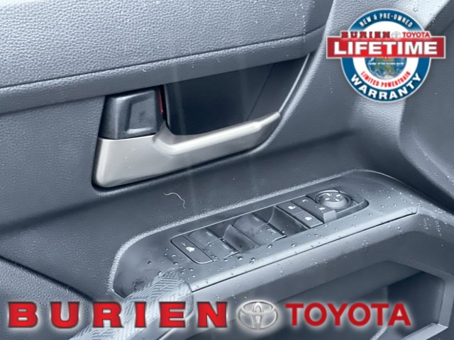 Vehicle image 21 of 34
