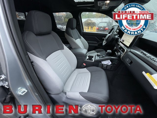 Vehicle image 33 of 34