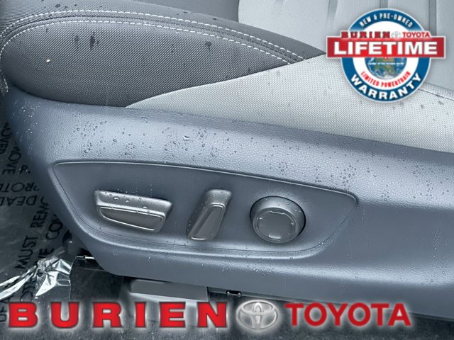 Vehicle image 20 of 34