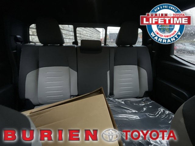 Vehicle image 14 of 34