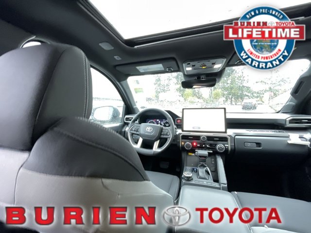 Vehicle image 17 of 34