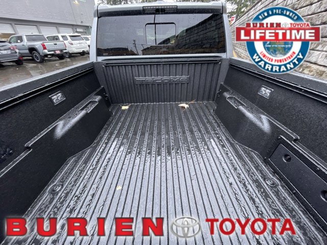 Vehicle image 32 of 34