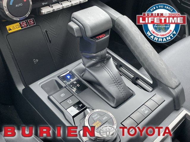 Vehicle image 27 of 34