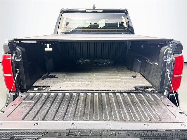 Vehicle image 15 of 17