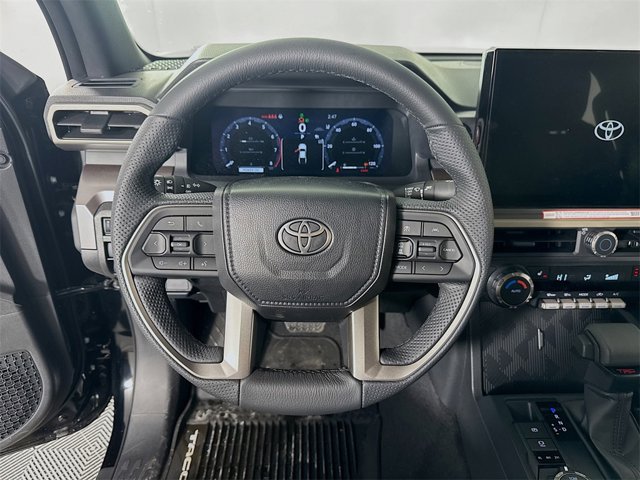 Vehicle image 8 of 17