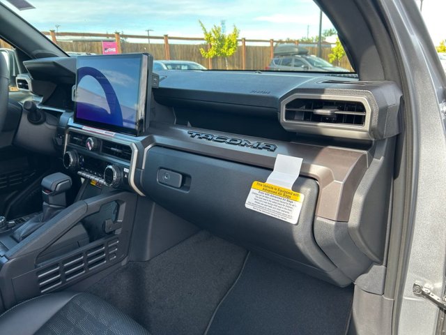 Vehicle image 26 of 37