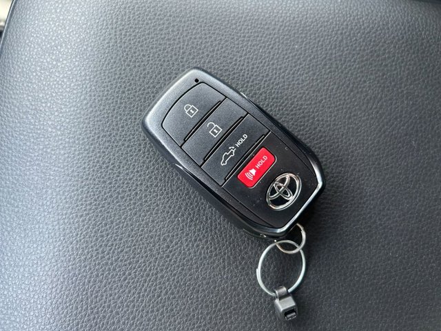 Vehicle image 33 of 37