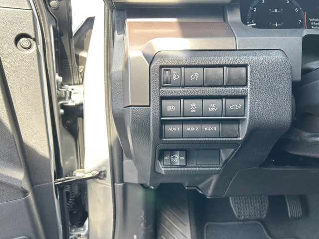 Vehicle image 21 of 37