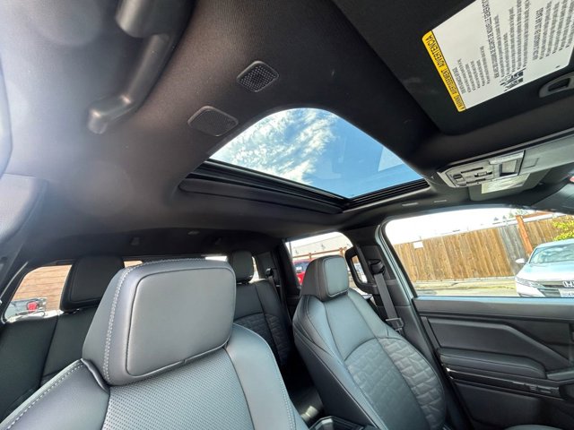 Vehicle image 27 of 37