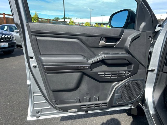 Vehicle image 22 of 37