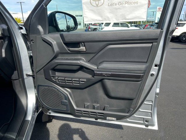 Vehicle image 25 of 37