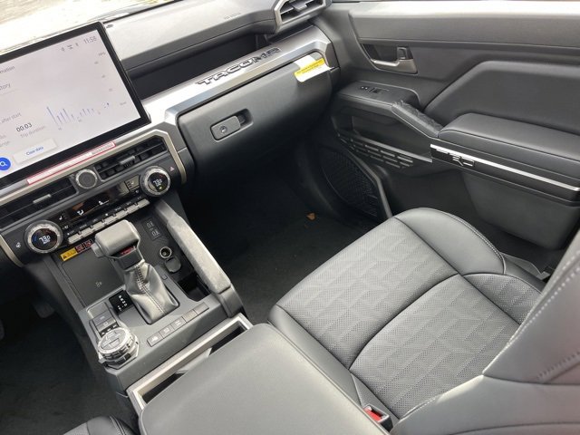 Vehicle image 11 of 32