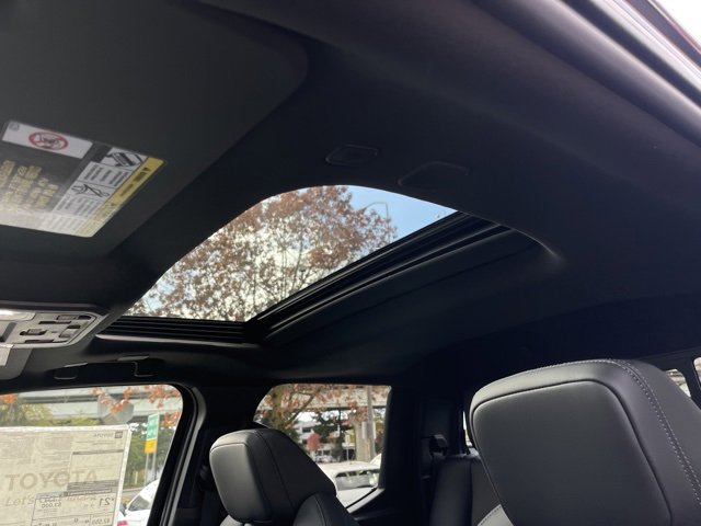 Vehicle image 18 of 32