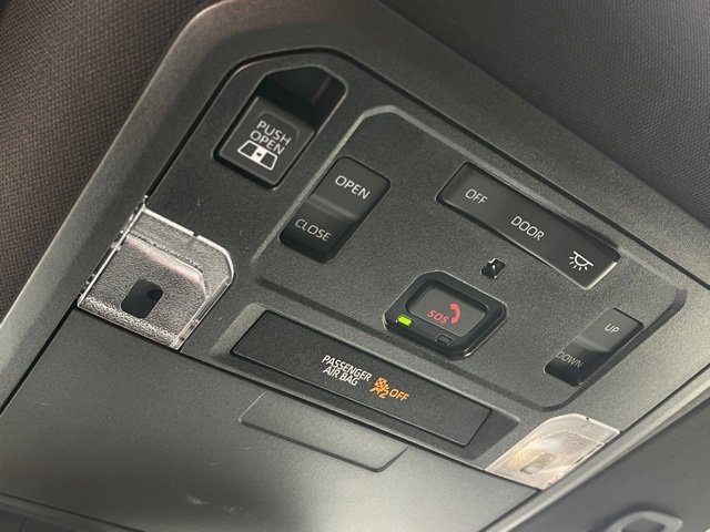 Vehicle image 29 of 32