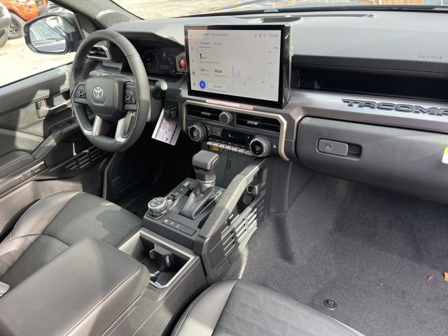 Vehicle image 15 of 32