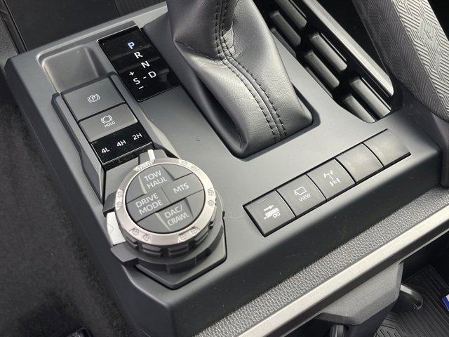 Vehicle image 26 of 32