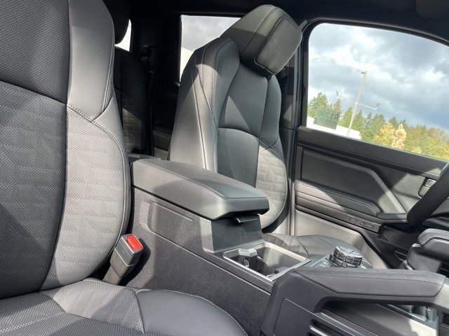 Vehicle image 16 of 32